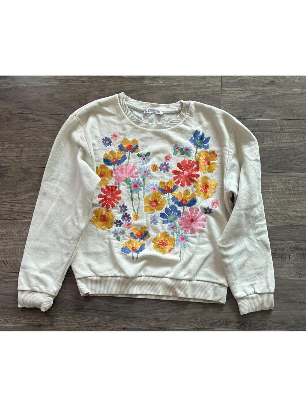 Zara graphic knitted flower sweater